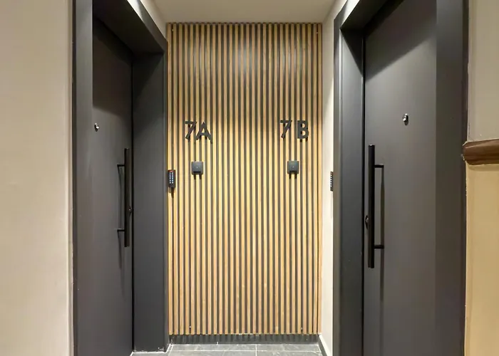 Liv Luxury Mini Penthouse Center 7b דירה
