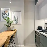 Liv Luxury Mini Penthouse Center 7b *
